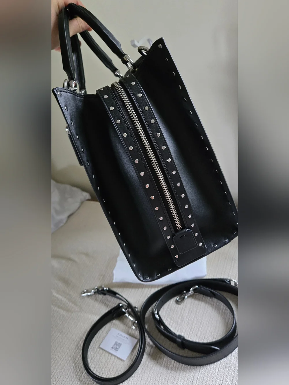 Coach Rivet Rogue 30 - Picture 4 of 13